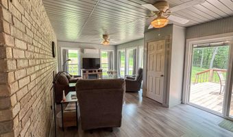 3702 Round House Rd, Aurora, MO 65605