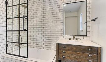2501 CREST St, Alexandria, VA 22302