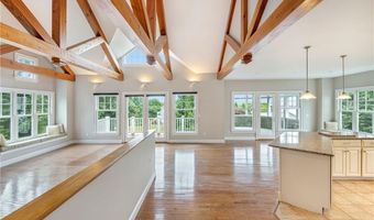 21 Bonnet View Dr, Jamestown, RI 02835