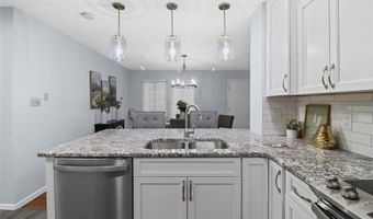 1872 Ridgeview Circle Dr, Ballwin, MO 63021