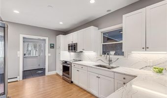 101 County Rd, Barrington, RI 02806
