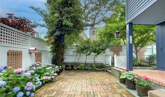 42 Second St, Newport, RI 02840