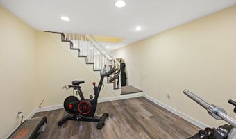 20 Club Ln, Cheshire, CT 06410