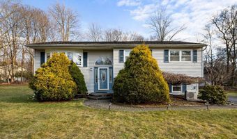 16 Edgebrook Ln, Airmont, NY 10952