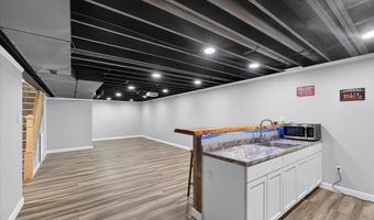 567 Brook Meadow Dr, Ballwin, MO 63021