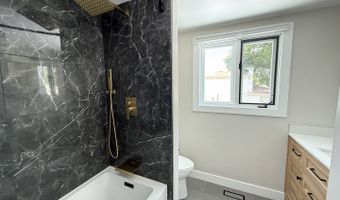 2305 N Williamsburg St, Arlington Heights, IL 60004