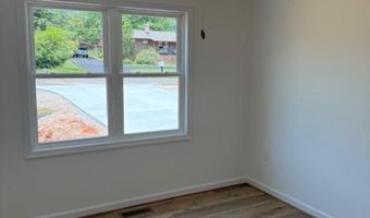 166 Plant Dr, Appomattox, VA 24522