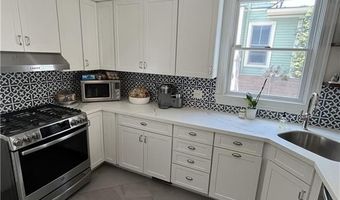 27 Mann Ave, Newport, RI 02840