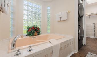 461 S Home Ct, Rockaway Beach, OR 97136