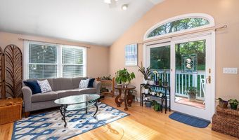 26 High St, North Kingstown, RI 02852