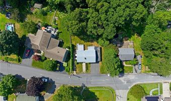 33 Shirley Dr, Cumberland, RI 02864