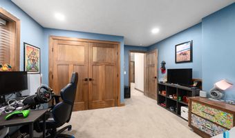 1012 S Nicholas Ave, Brandon, SD 57005