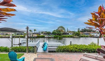 910 CHIPAWAY Dr, Apollo Beach, FL 33572