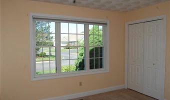 8 Sweet Corn Dr, Cranston, RI 02921