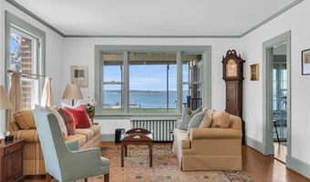 4 Van Zandt Ave, Newport, RI 02840