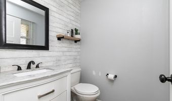 215 19th Ave SW, Altoona, IA 50009