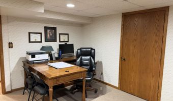 1899 Eisenhower Cir, Aberdeen, SD 57401