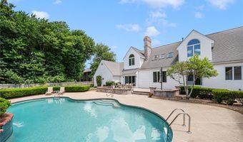 40 Alpine Estates Dr, Cranston, RI 02921