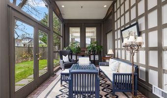 4 Hunter Ave, Newport, RI 02840