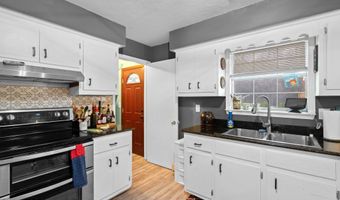 1 Country Manor Rd, Beaufort, SC 29906