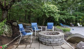 15 Sophia Cir, North Kingstown, RI 02852