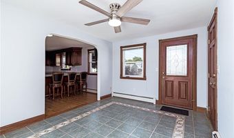 8 Somerset Rd, Cranston, RI 02910