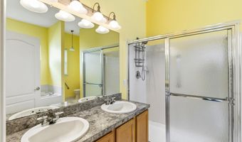 16 Greenways Ln, Lakewood, NJ 08701