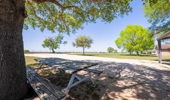 9404 Crow Ln, Adkins, TX 78101