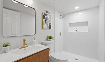 115 S IRIS St, Alexandria, VA 22304