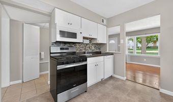 340 Hillcrest Blvd, Ballwin, MO 63021