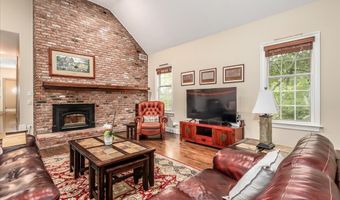 2 Raven Crest Dr, Bethel, CT 06801