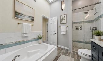 1848 Ridgeview Circle Dr, Ballwin, MO 63021