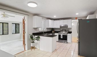 8463 MONARCH Ct, Annandale, VA 22003