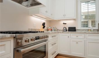 36 Bull St, Newport, RI 02840