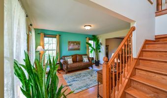 5 Warwick Ln, Athens, OH 45701