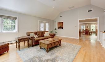 35 Woodsedge Ct, Berlin, CT 06037