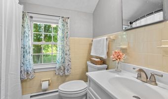 24 Maple Edge Dr, Bloomfield, CT 06002