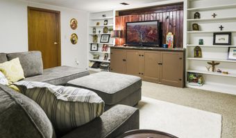 1431 Dick Dr, Aberdeen, SD 57401