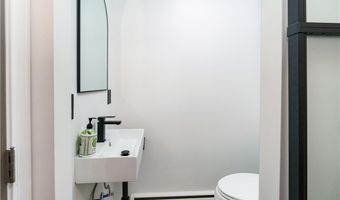 821 Post Rd, Warwick, RI 02888