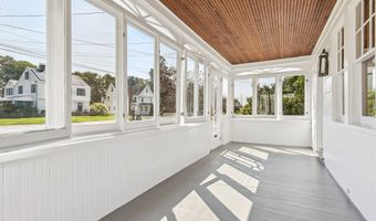 91 Grove St, Clinton, CT 06413