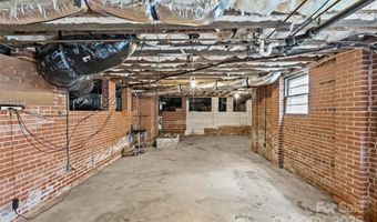 2538 Arnold Dr E, Charlotte, NC 28205