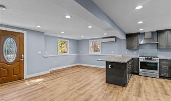 5 Lea Dr, Bristol, RI 02809