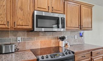 928 Bluestem Dr, Baldwin City, KS 66006