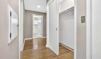 1040 E MOORPARK Ave, Appleton, WI 54911