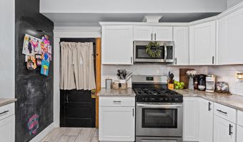 36 Henrietta St, Amsterdam, NY 12010