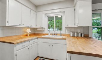 937 Riverview Dr, Alma, MI 48801