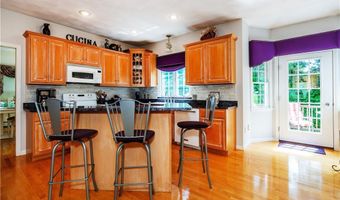 38 Mark Dr, Lincoln, RI 02865