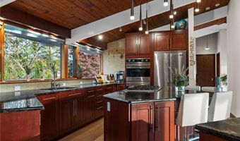 10 Ocean View Dr, Middletown, RI 02842