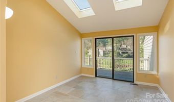 530 Crowfields Ln, Asheville, NC 28803