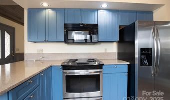 400 Three Dog Mountain Rd, Bakersville, NC 28705